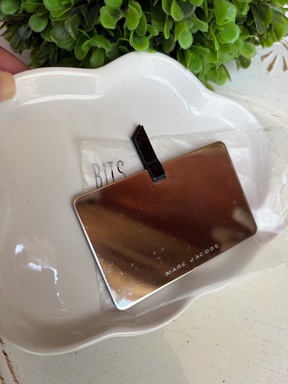 Marc Jacobs silver Metal Compact Mirror with pull tab new - Picture 2 of 5